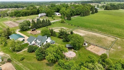 /international/us/w8135-830th-avenue-river-falls-wi-110101504830/