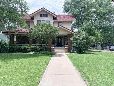 /international/us/323-n-main-st-pratt-ks-110108945591/