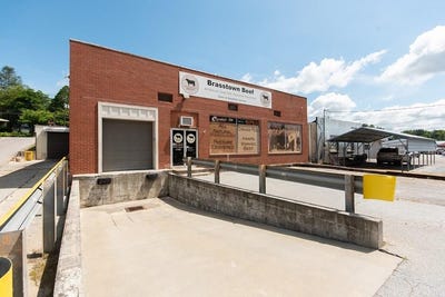/international/us/24-commerce-street-franklin-nc-110108543490/
