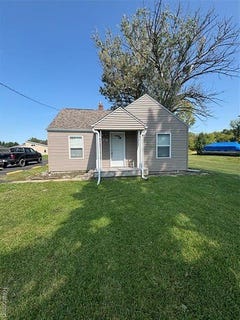 /international/us/9047-davison-road-davison-twp-mi-110108720535/