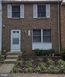 /international/us/2838-raymond-court-falls-church-va-110103795579/