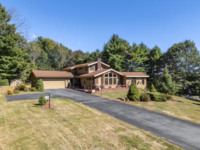 /international/us/2-brookfield-road-falmouth-me-110109870180/