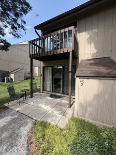 /international/us/40-bermuda-colony-fox-lake-il-110109134564/