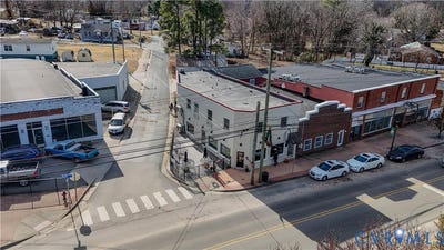 /international/us/1002-main-street-dillwyn-va-110104510638/
