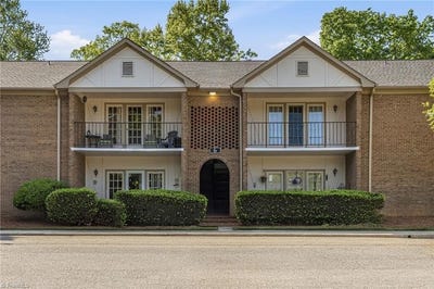/international/us/6-fountain-view-circle-greensboro-nc-110107438146/