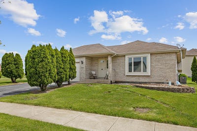 /international/us/21223-alessandra-drive-matteson-il-110107932464/