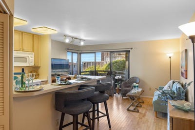 /international/us/125-surf-way-343-monterey-ca-110105696842/
