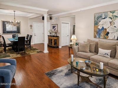 /international/us/207-knightsbridge-lane-morganville-nj-110119734680/