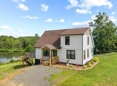 /international/us/447-skyland-lakes-dr-fancy-gap-va-110106009652/