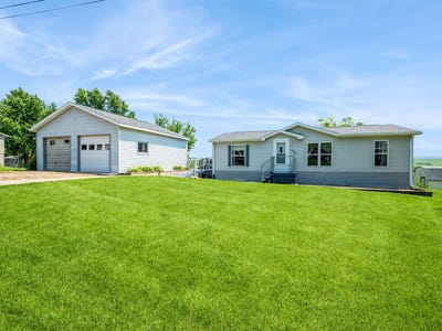 /international/us/104-3rd-street-malcom-ia-110100946983/