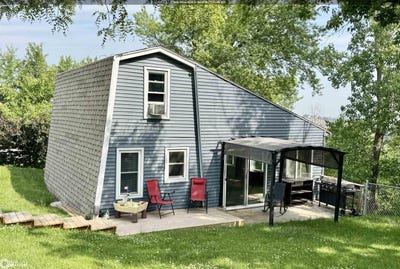 /international/us/6033-n-lakeshore-drive-brooklyn-ia-110099870912/