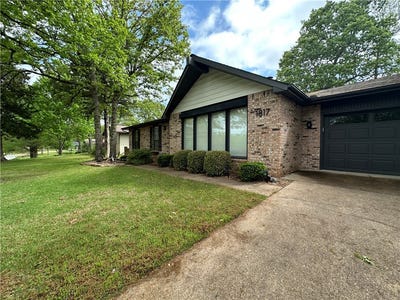 /international/us/1817-fairway-drive-mountain-home-ar-110107349854/