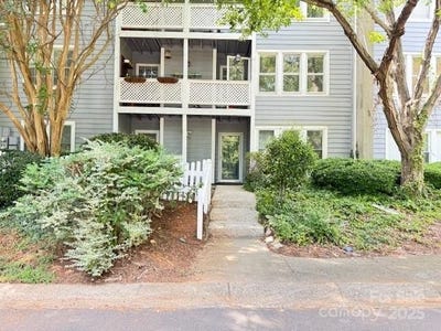 /international/us/6070-pinebark-court-charlotte-nc-110101138570/