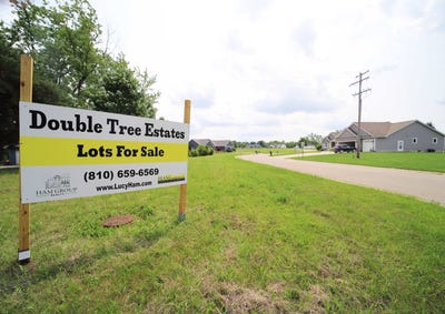 /international/us/double-tree-estates-flushing-mi-110084452473/