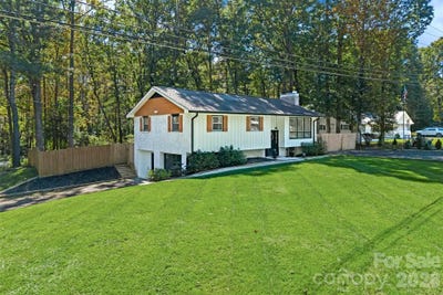 /international/us/67-w-sweetbriar-lane-etowah-nc-110120482812/