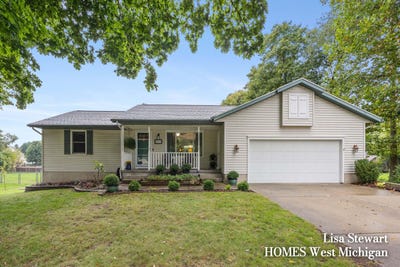 /international/us/11025-56th-avenue-allendale-mi-110120055240/