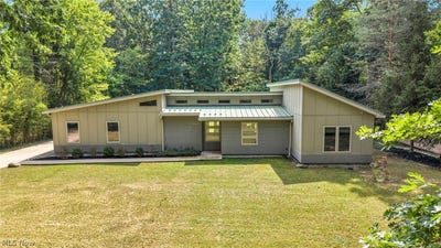 /international/us/8365-whitewood-road-brecksville-oh-110119794629/