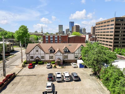 /international/us/277-e-high-street-lexington-ky-110107477383/