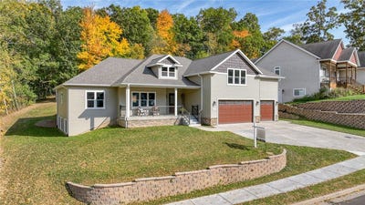 /international/us/4715-oakwood-hills-parkway-eau-claire-wi-110095019999/