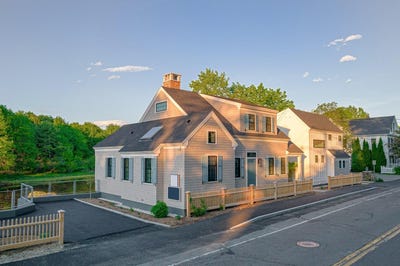 /international/us/2-maine-street-kennebunkport-me-110107400674/