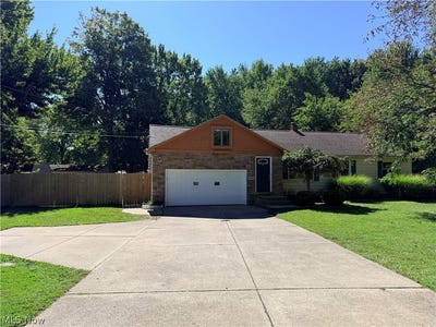 /international/us/7996-plains-road-mentor-oh-110110232552/