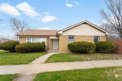 /international/us/4249-custer-avenue-lyons-il-110106763714/