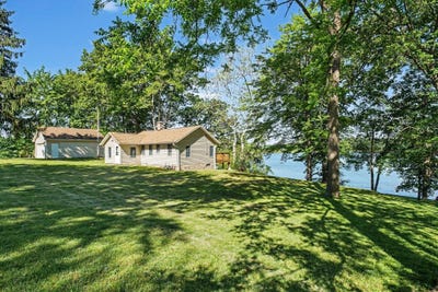 /international/us/14516-lilly-lake-drive-jones-mi-110108551763/