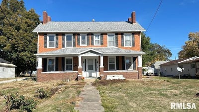 /international/us/135-e-washington-street-rushville-il-110103582456/