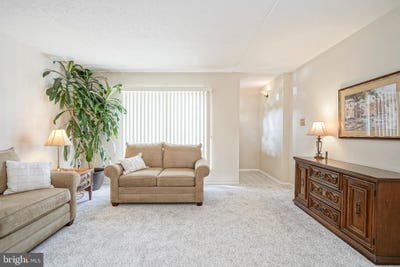 /international/us/237-james-court-marlton-nj-110100594392/