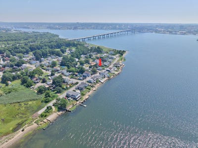 /international/us/24-ripley-st-somerset-ma-110109421044/