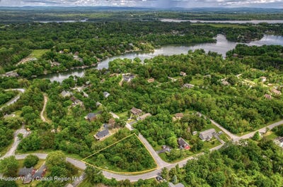 /international/us/brom-bones-lane-coxsackie-ny-110108640144/