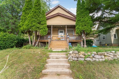 /international/us/108-edgewood-ln-west-bend-wi-110101456403/