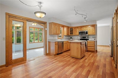 /international/us/323-sherwood-court-circle-pines-mn-110101013033/?lang=en