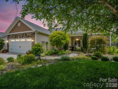 /international/us/74-foxtail-court-hendersonville-nc-110108495779/