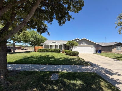 /international/us/399-barcelona-drive-lemoore-ca-110108747961/
