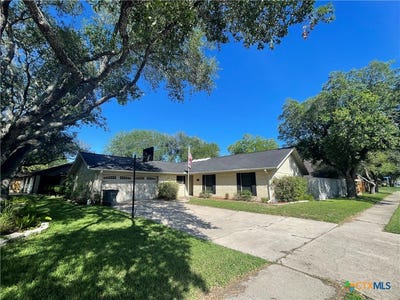 /international/us/101-rio-vista-drive-victoria-tx-110108844366/