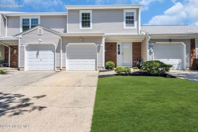 /international/us/86-holly-drive-eatontown-nj-110108583276/