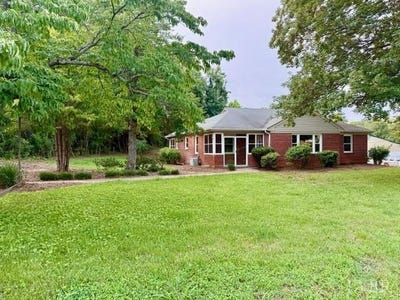 /international/us/106-monacan-park-road-madison-heights-va-110100725326/