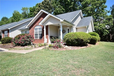 /international/us/317-woodruff-park-lane-simpsonville-sc-110107926659/
