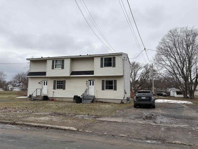 /international/us/85-95-beach-street-massena-ny-110106374228/