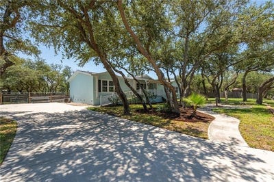 /international/us/1011-n-racine-street-rockport-tx-110108355778/