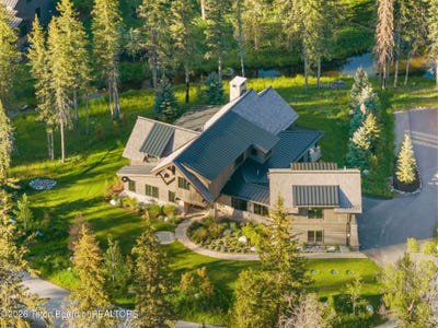 /international/us/15610-s-wagon-road-jackson-wy-110109143877/