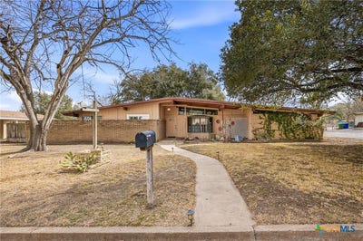 /international/us/1604-gardien-street-gonzales-tx-110105777067/