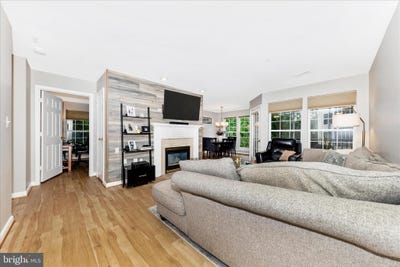/international/us/12012-amber-ridge-circle-germantown-md-110108219722/
