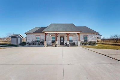 /international/us/14752-fm-1392-terrell-tx-110101216461/