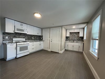 /international/us/217-state-street-bristol-ri-110108267965/