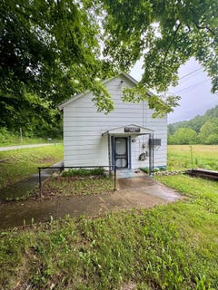 /international/us/2071-mattie-rd-louisa-ky-110108679198/