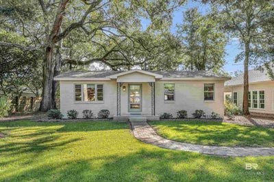 /international/us/357-azalea-street-fairhope-al-110102657451/