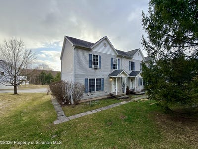 /international/us/41-s-waterford-road-dalton-pa-110106561635/