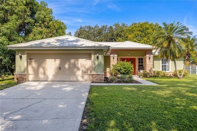 /international/us/220-n-cypress-street-labelle-fl-110101092577/